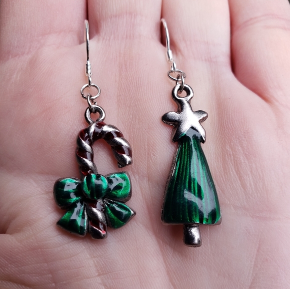 Made By Me OOAK Upcycled Vintage Painted Enamel Christmas Earrings - Picture 2 of 9